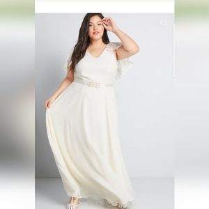 NWT Ivory Gown w Attached Beaded Capelet and Removable Beaded Satin Belt Size 22